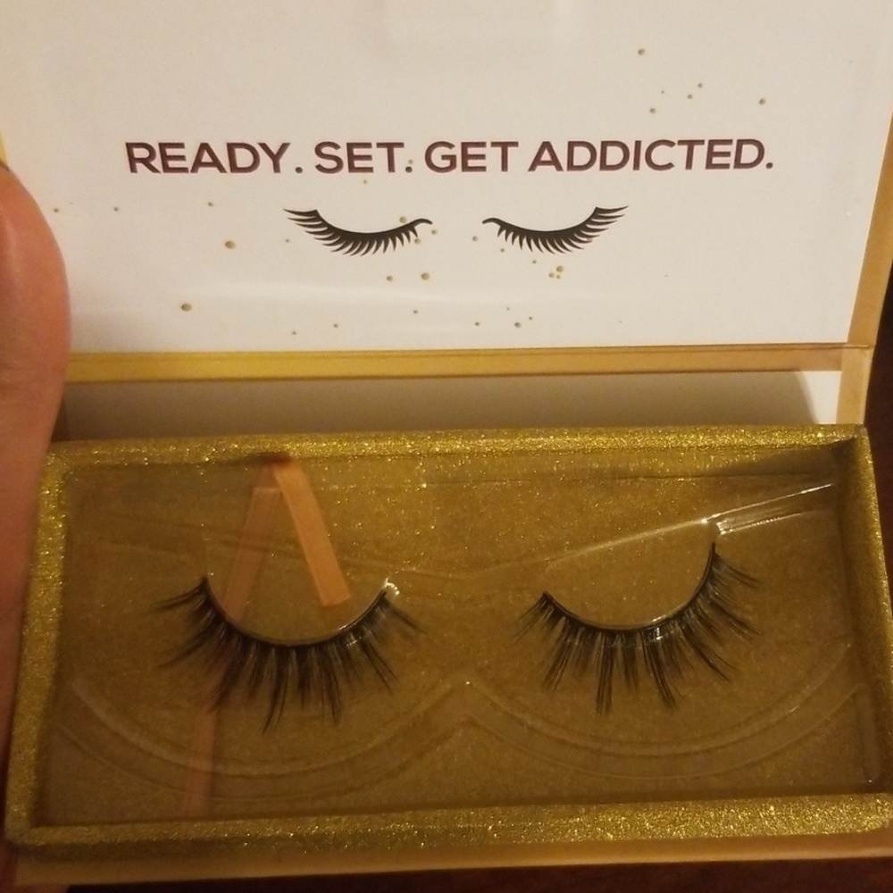 Lashes - Picture 2 of 2